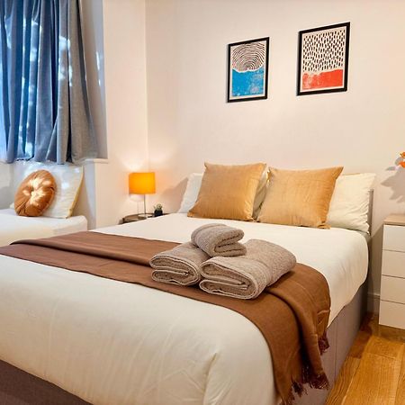 En-Suites With Free Parking 30Min To Central Лондон Экстерьер фото