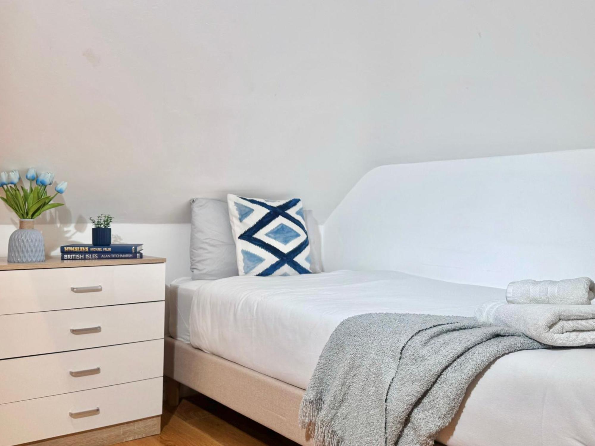 En-Suites With Free Parking 30Min To Central Лондон Экстерьер фото