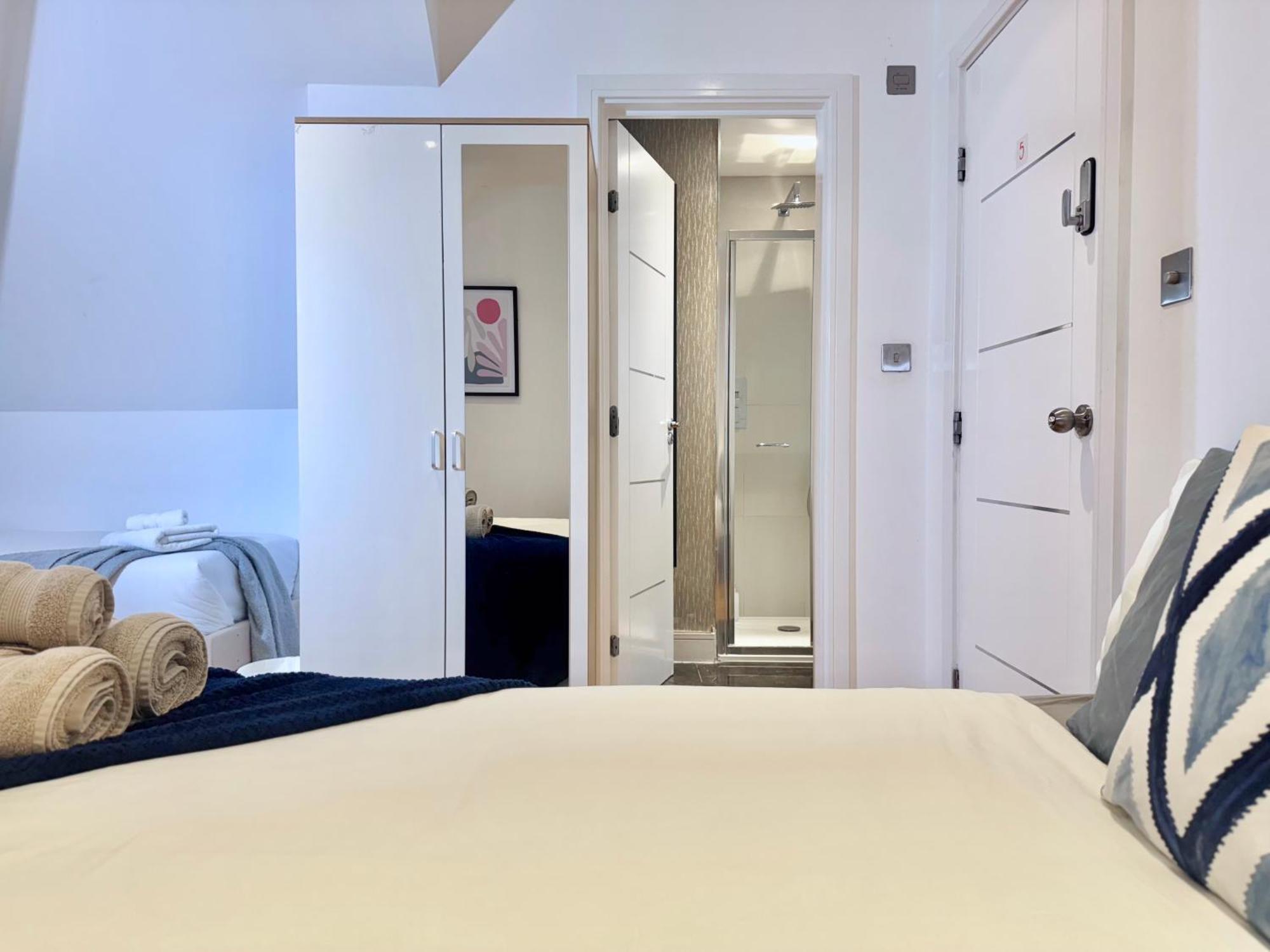 En-Suites With Free Parking 30Min To Central Лондон Экстерьер фото