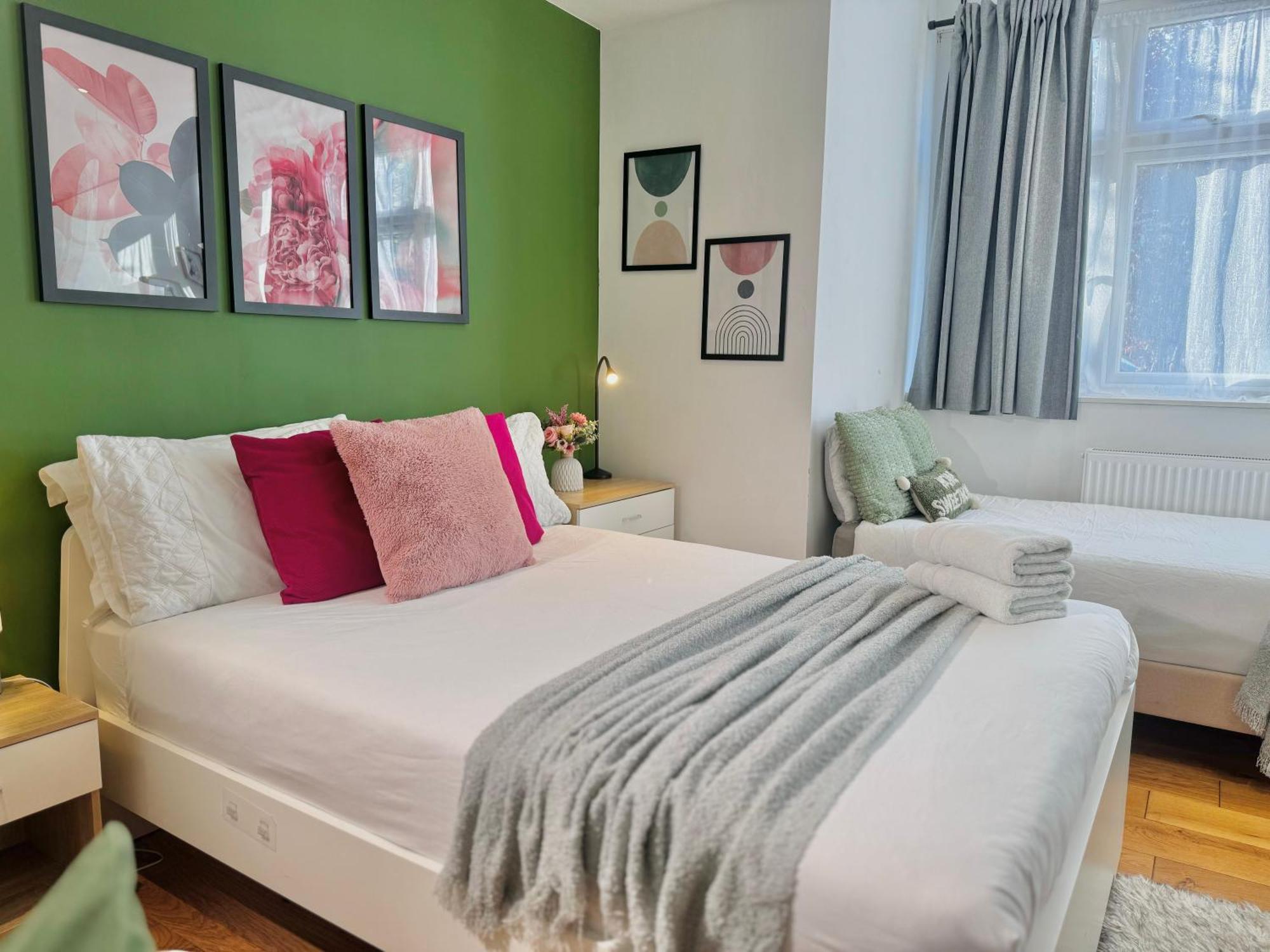 En-Suites With Free Parking 30Min To Central Лондон Экстерьер фото