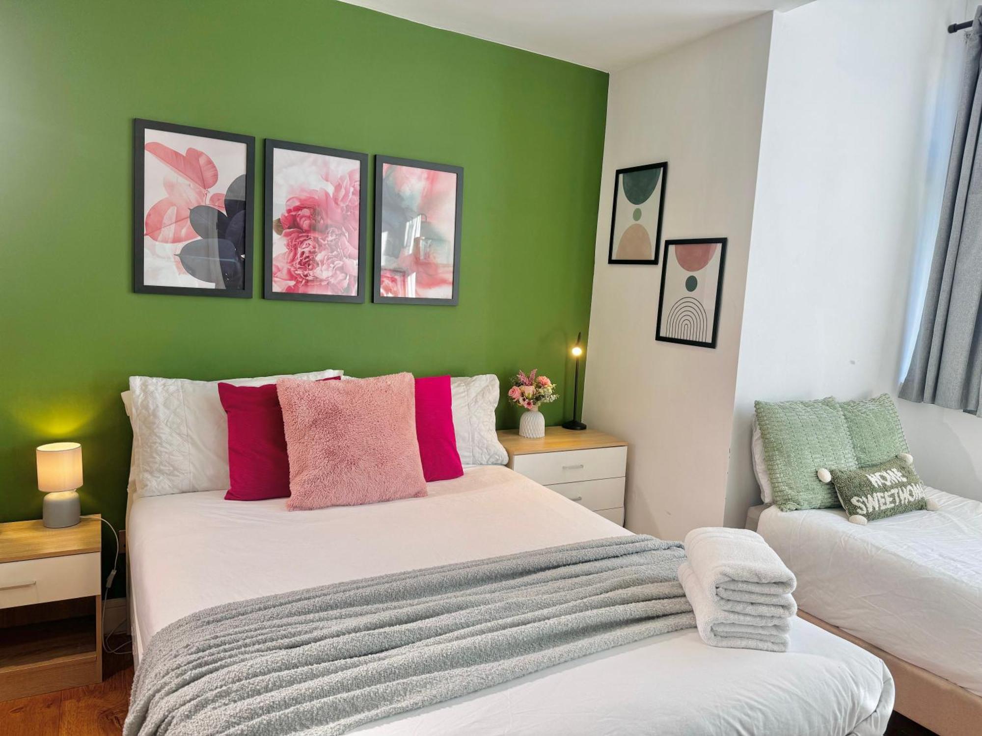 En-Suites With Free Parking 30Min To Central Лондон Экстерьер фото