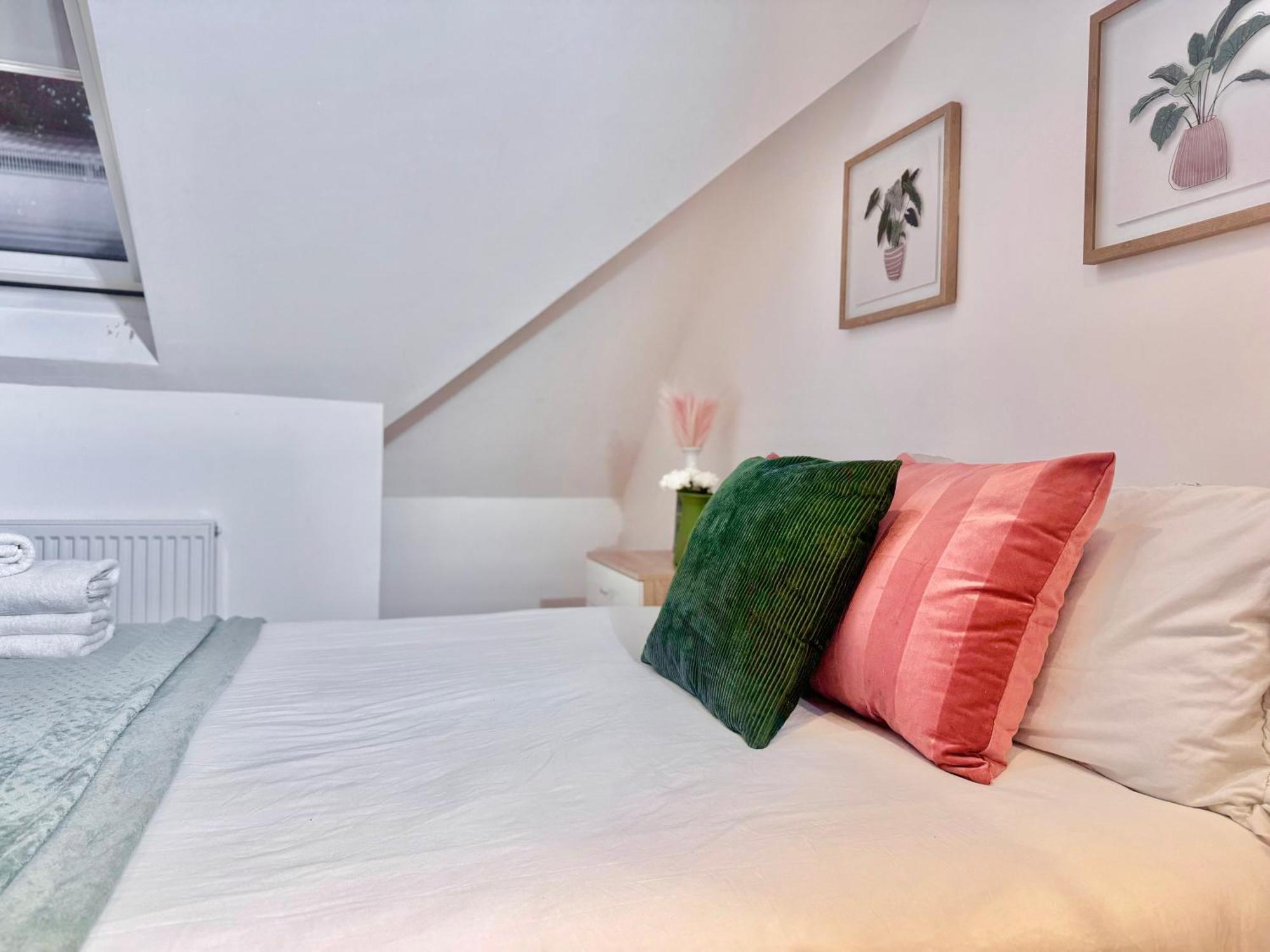En-Suites With Free Parking 30Min To Central Лондон Экстерьер фото