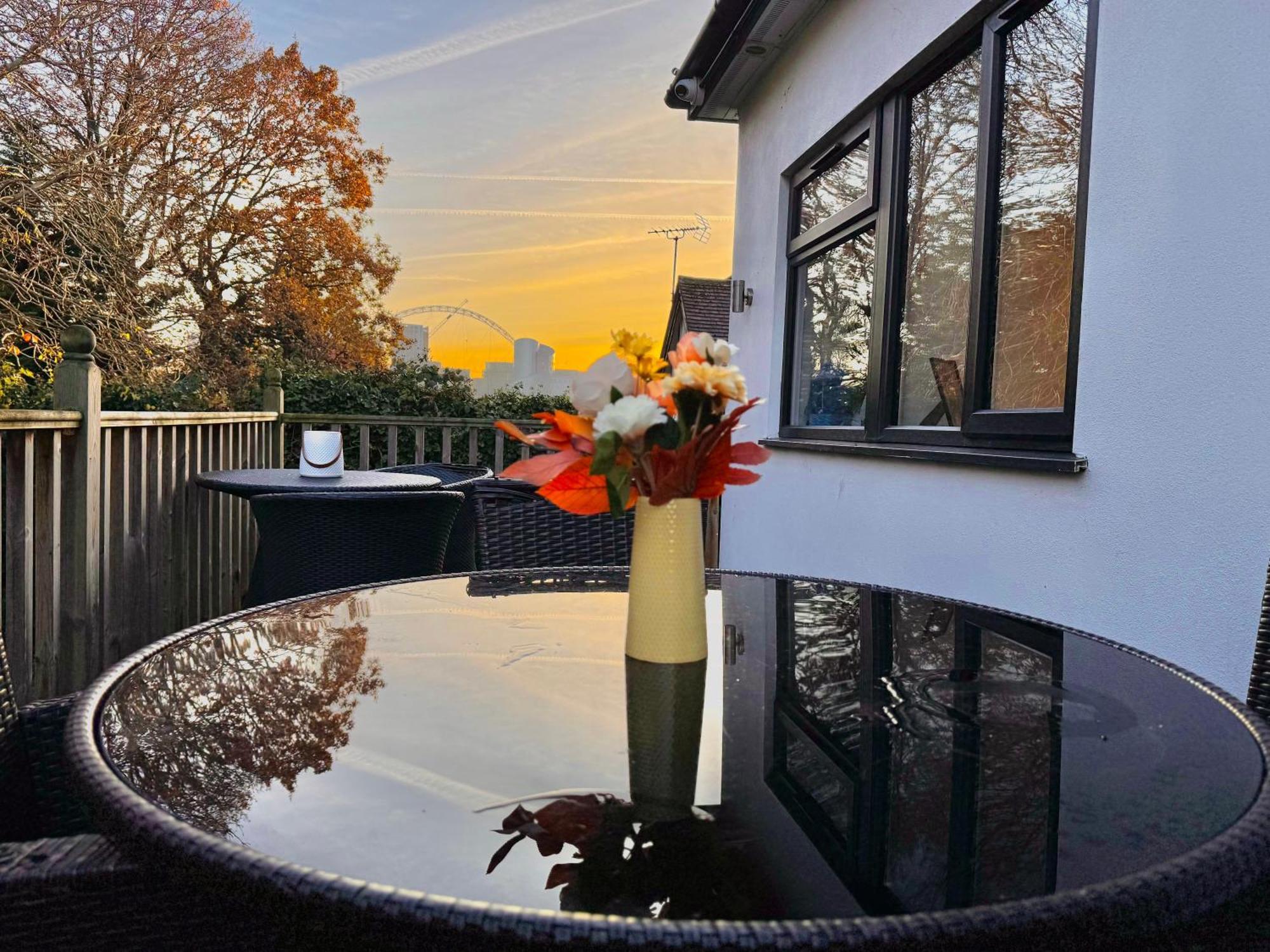 En-Suites With Free Parking 30Min To Central Лондон Экстерьер фото
