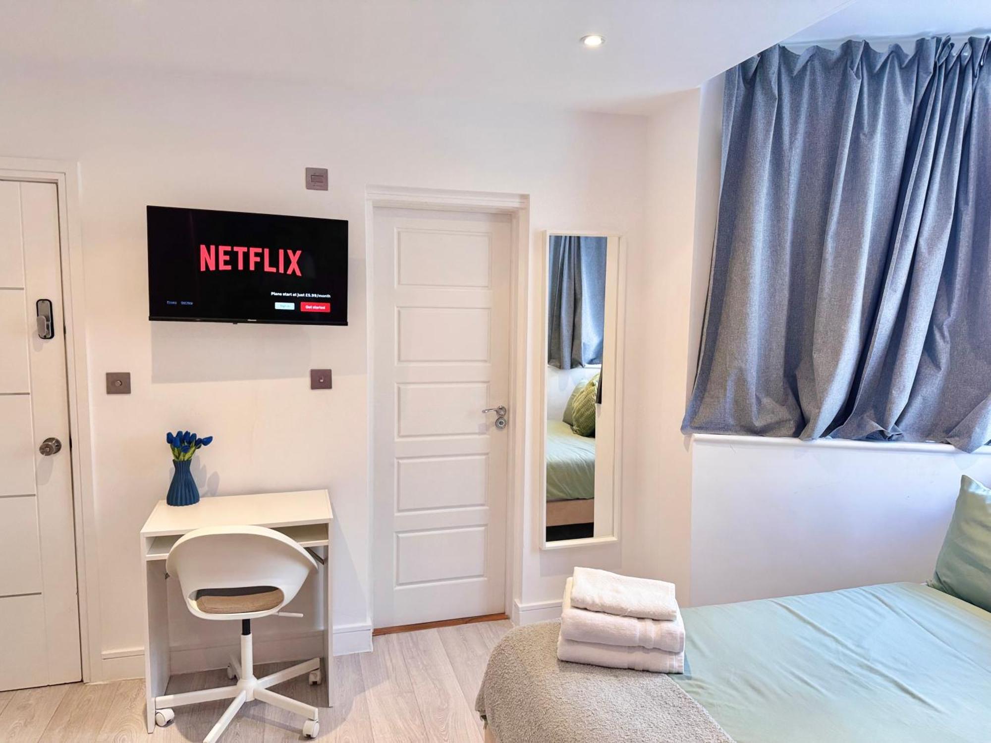 En-Suites With Free Parking 30Min To Central Лондон Экстерьер фото