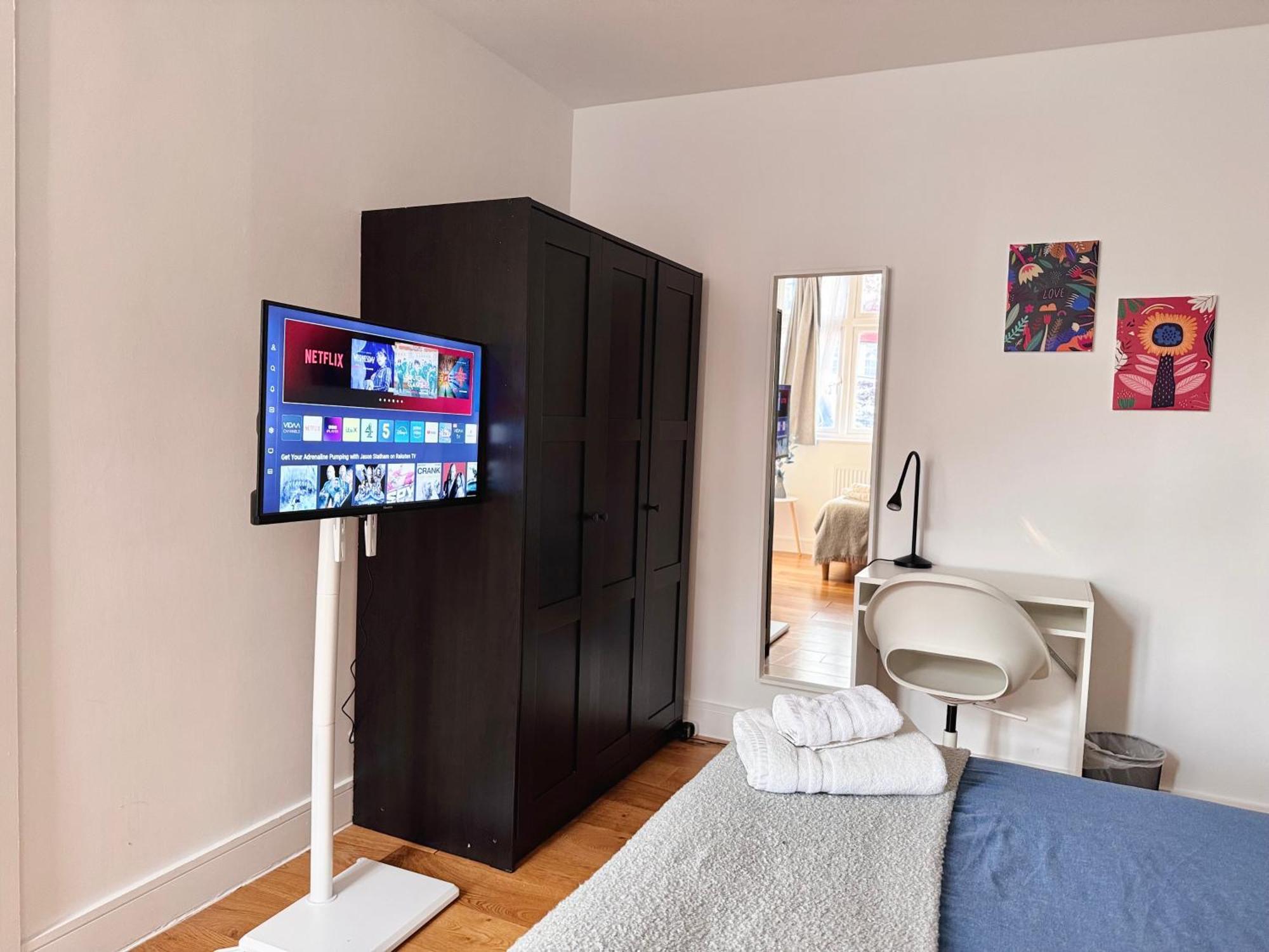 En-Suites With Free Parking 30Min To Central Лондон Экстерьер фото