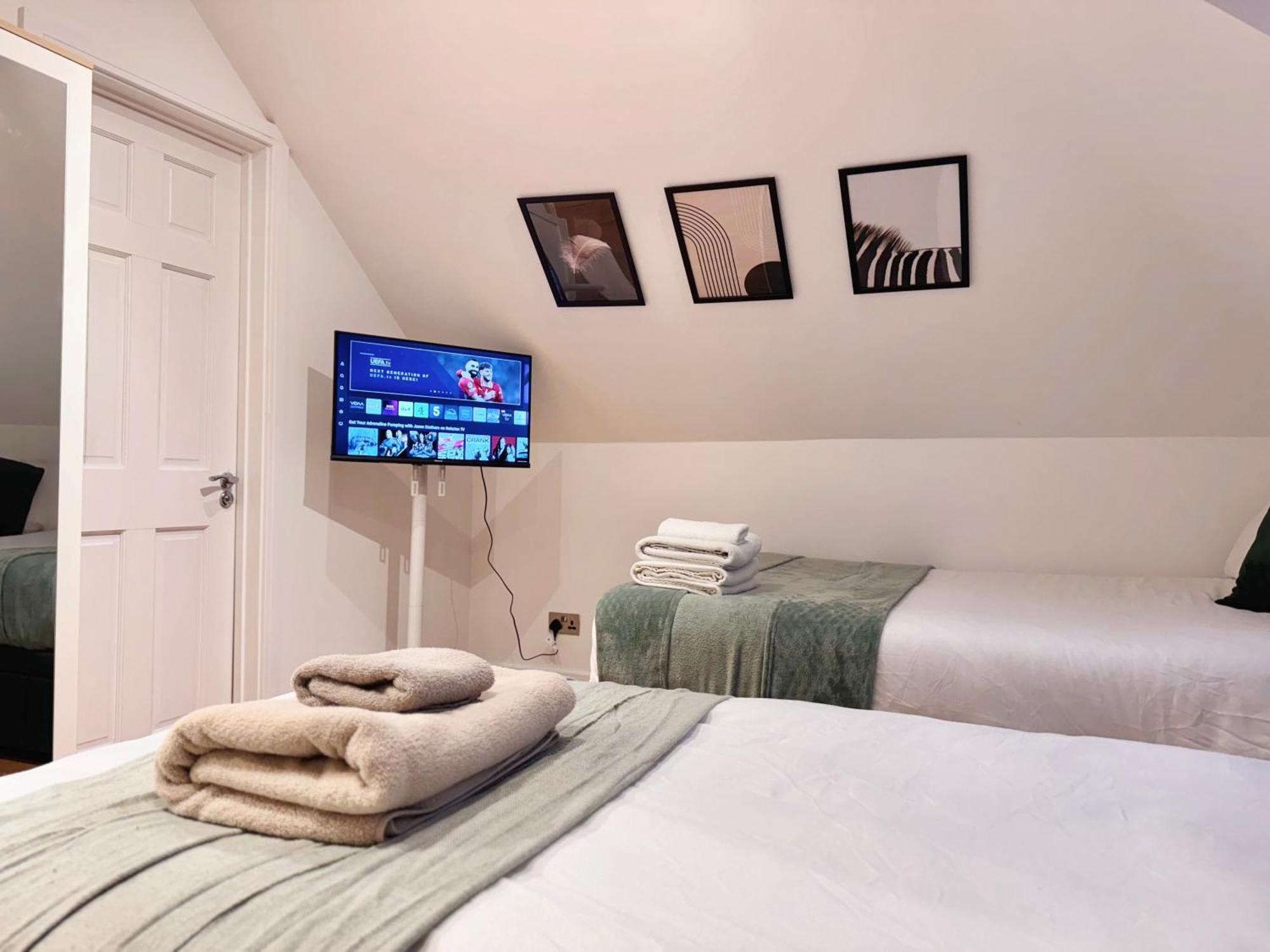 En-Suites With Free Parking 30Min To Central Лондон Экстерьер фото