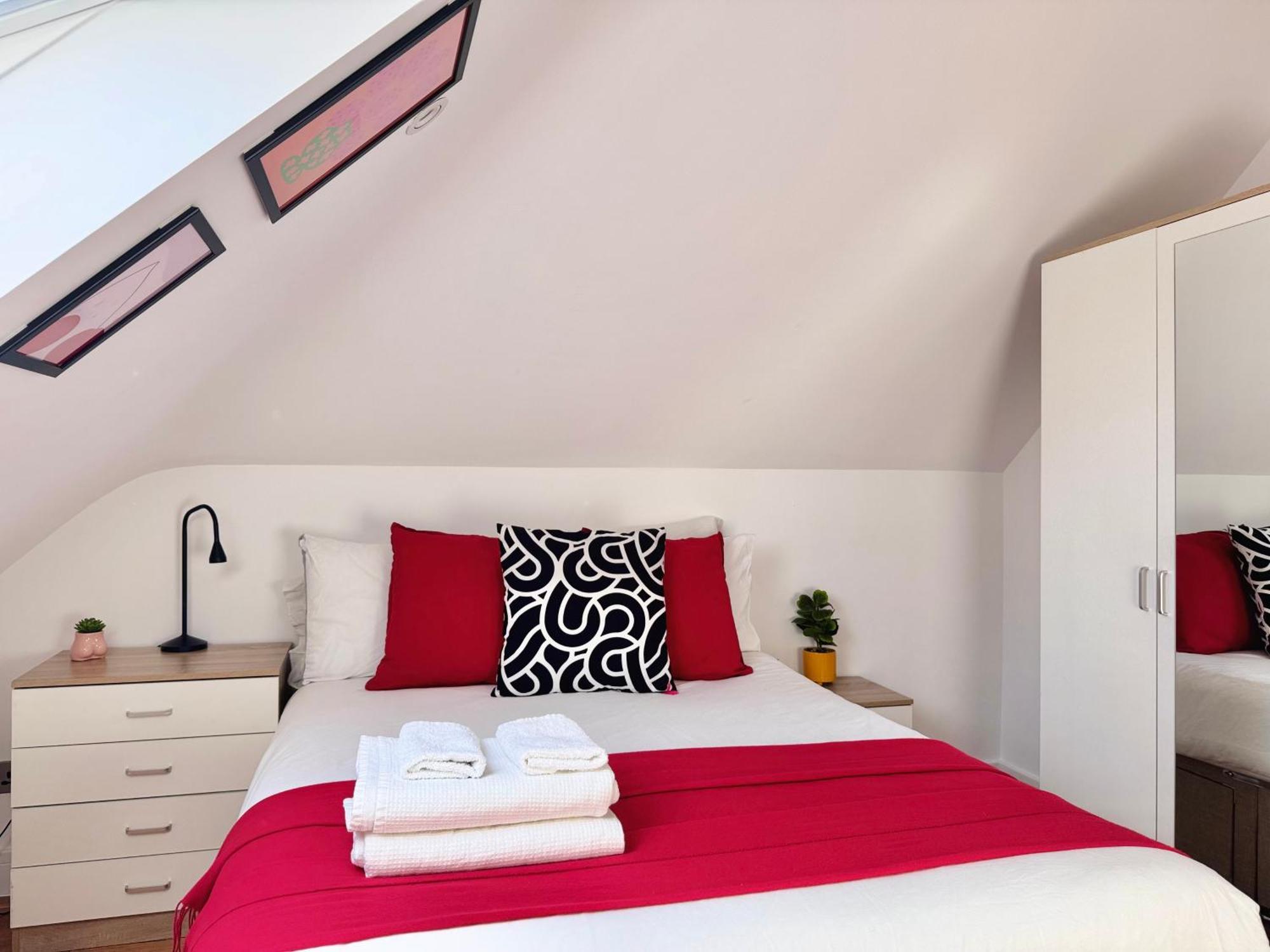 En-Suites With Free Parking 30Min To Central Лондон Экстерьер фото