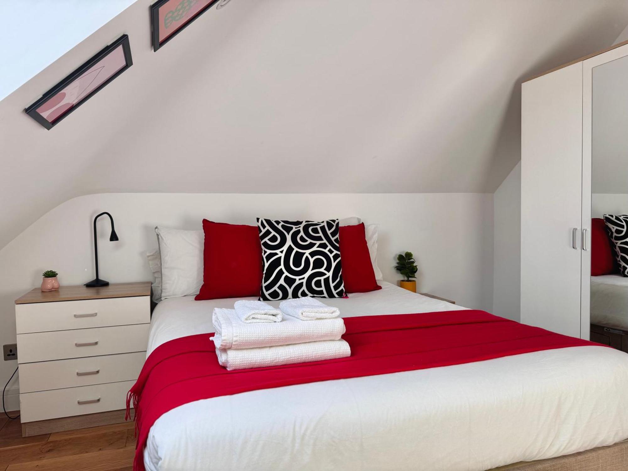 En-Suites With Free Parking 30Min To Central Лондон Экстерьер фото