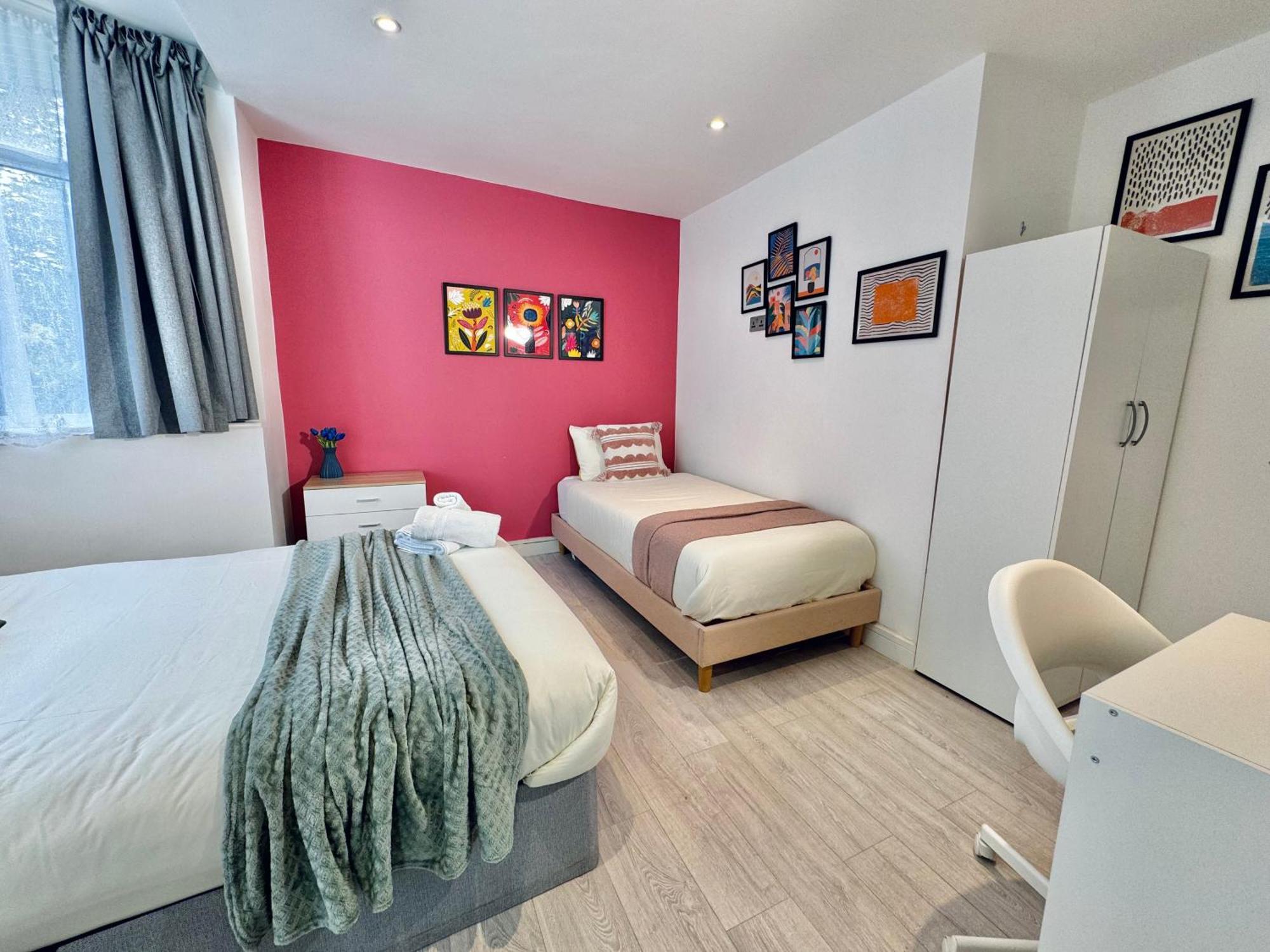 En-Suites With Free Parking 30Min To Central Лондон Экстерьер фото