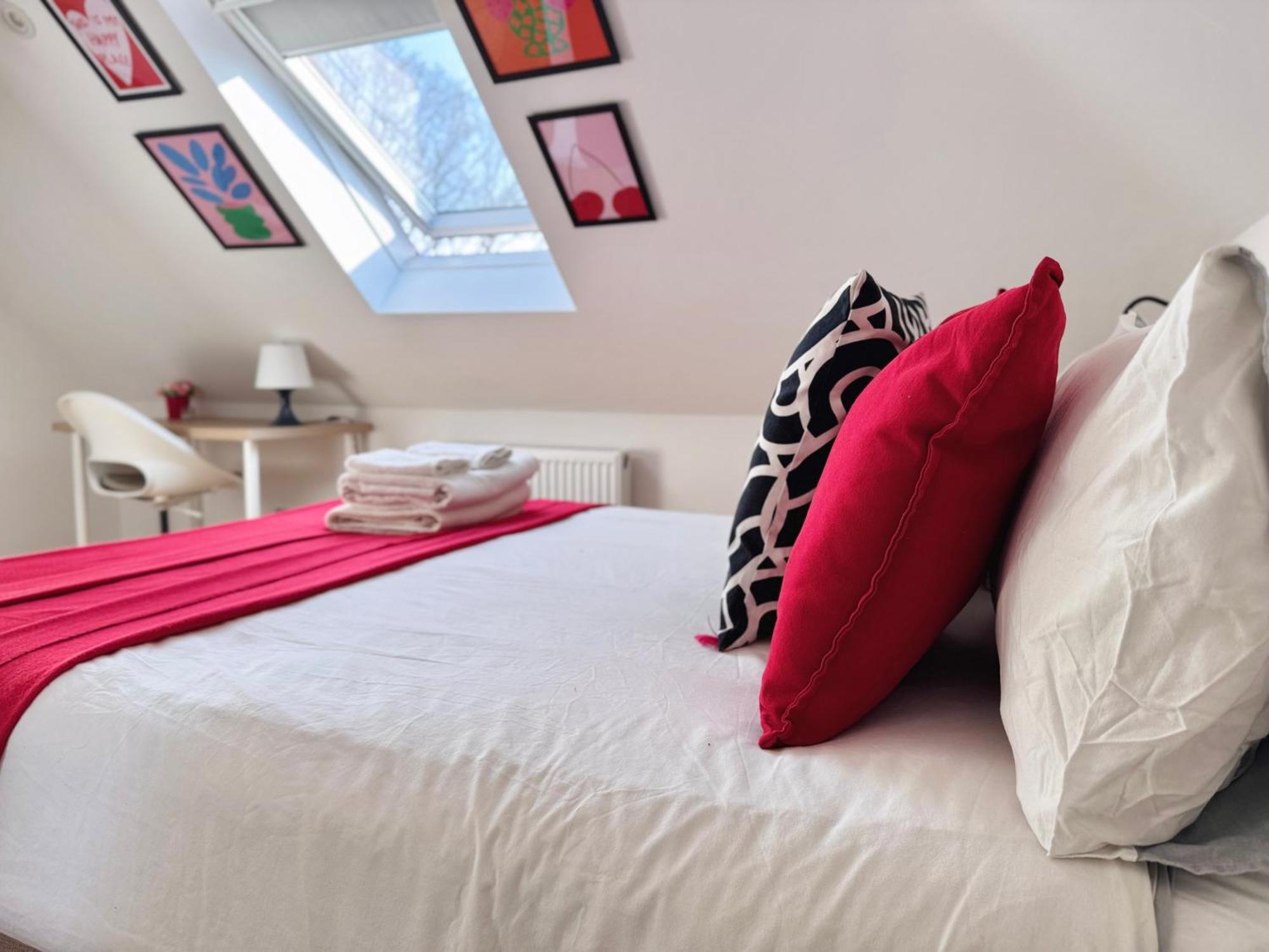 En-Suites With Free Parking 30Min To Central Лондон Экстерьер фото